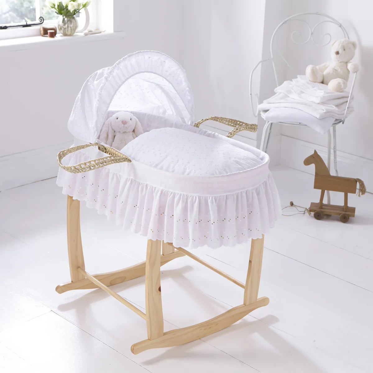 Broderie Anglaise Palm Moses Basket