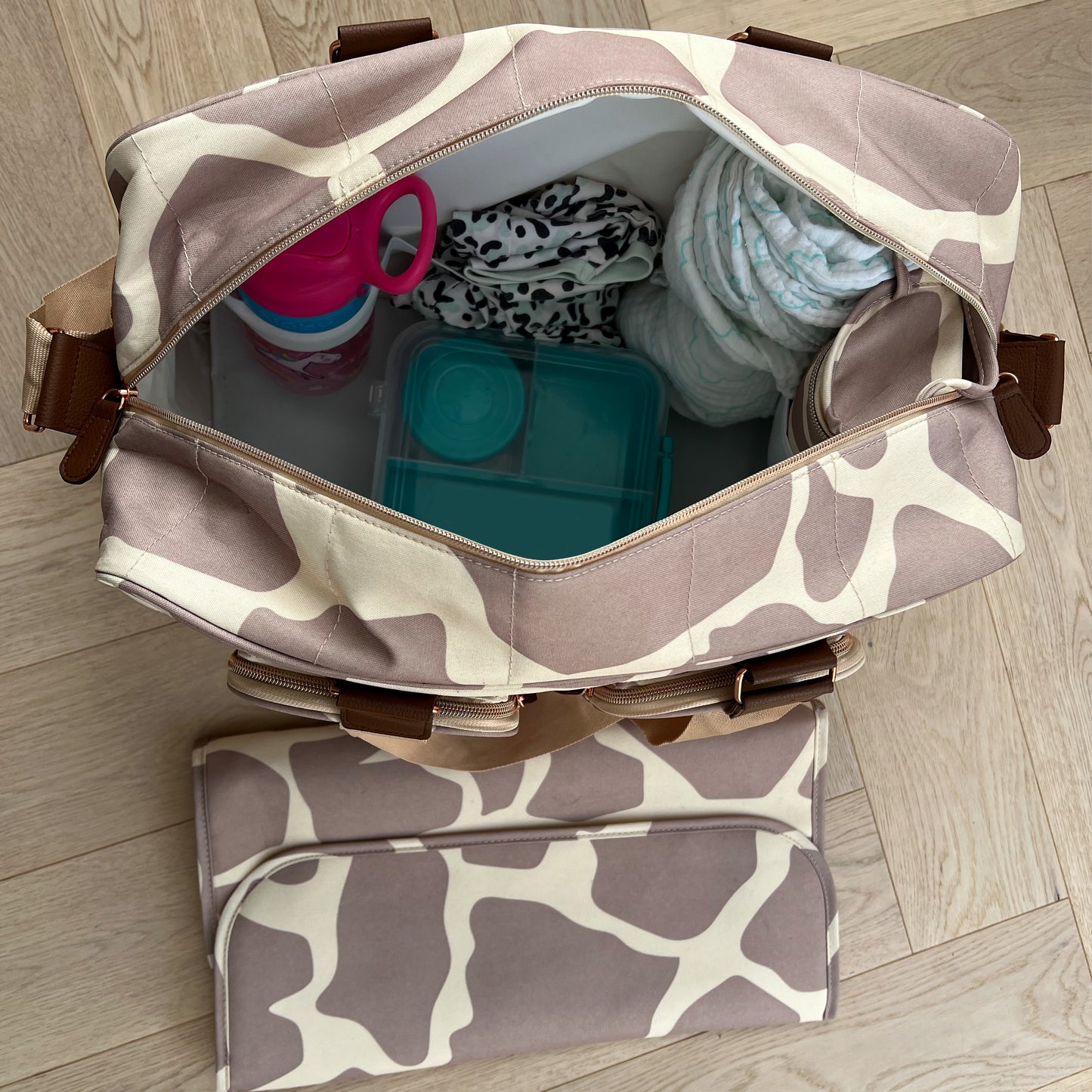 Deluxe Changing Bag (Dani Dyer Giraffe)